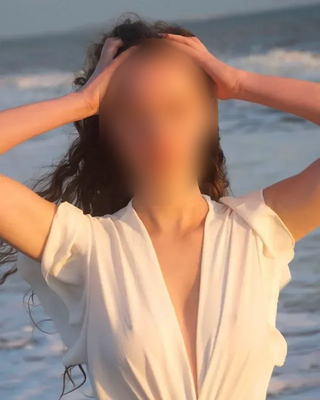 Julia - Image 1